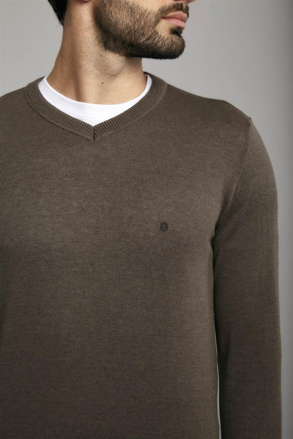 Tricot Gola V Slim Fit - Marrom