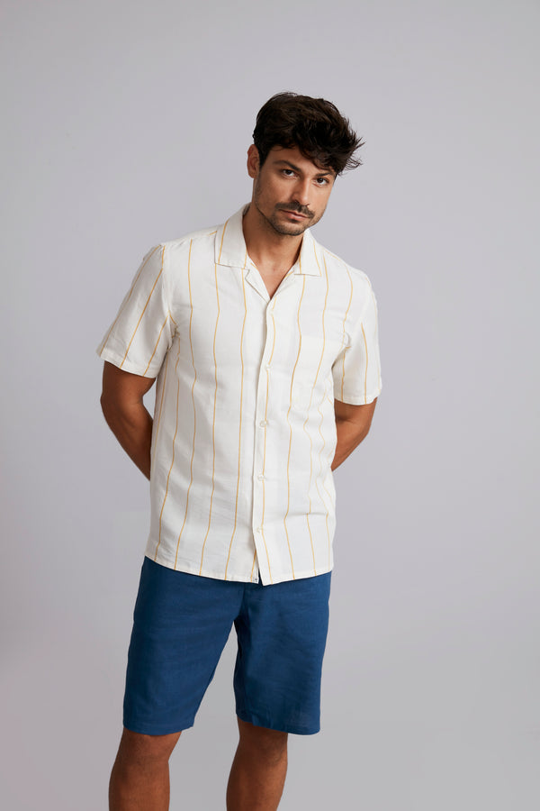 Camisa Manga Curta com Bolso Linen Blend Comfort Listrada - Bege