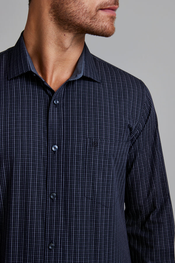 Camisa com Bolso Slim Fit Listrada - Preto