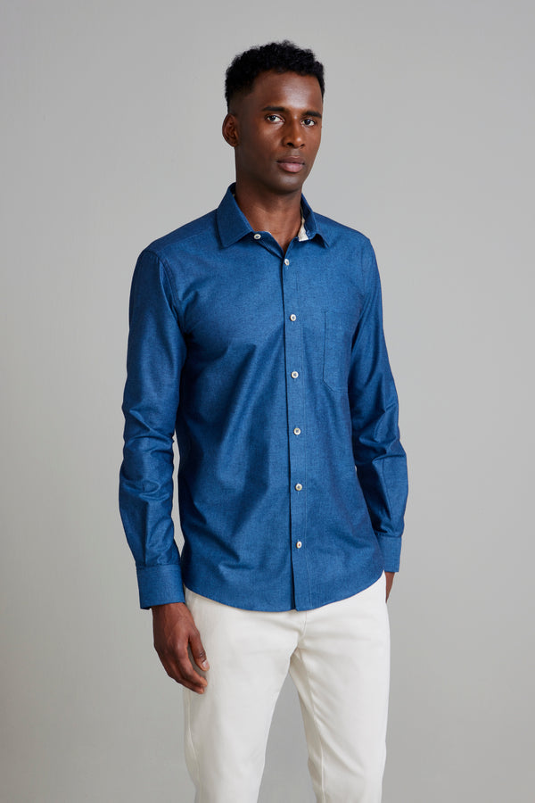 Camisa com Bolso Lisa Comfort - Azul Marinho