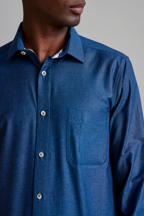 Camisa com Bolso Lisa Comfort - Azul Marinho