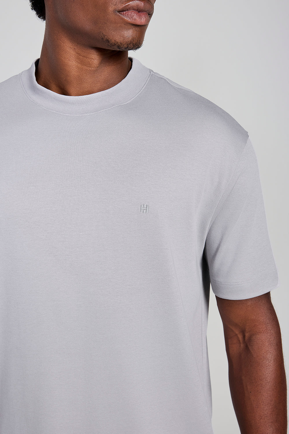 Camiseta Gola Média Comfort