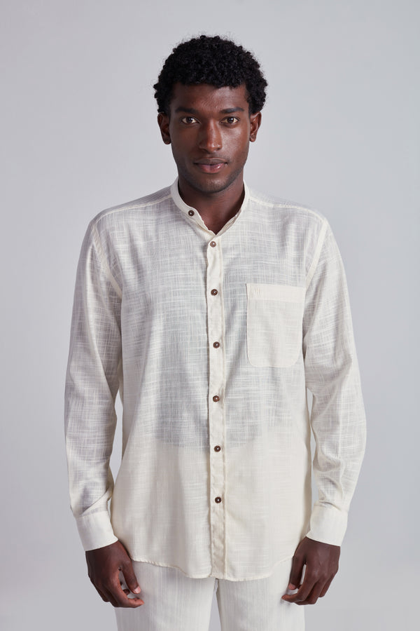 Camisa com Bolso Gola Padre Slub Comfort - Bege