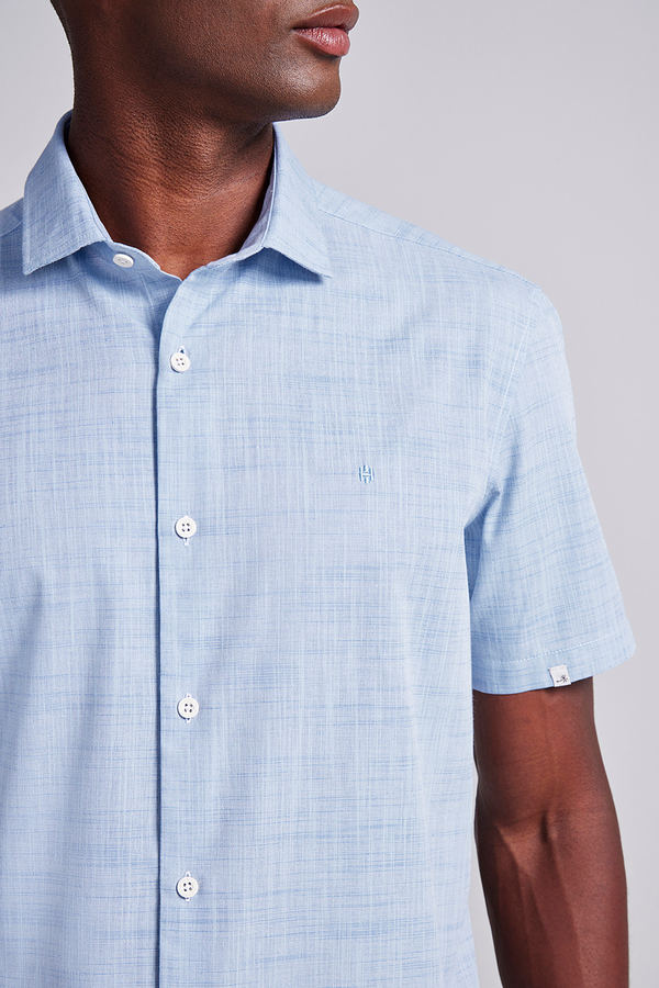 Camisa Manga Curta Lisa Slub Slim Fit - Azul Claro
