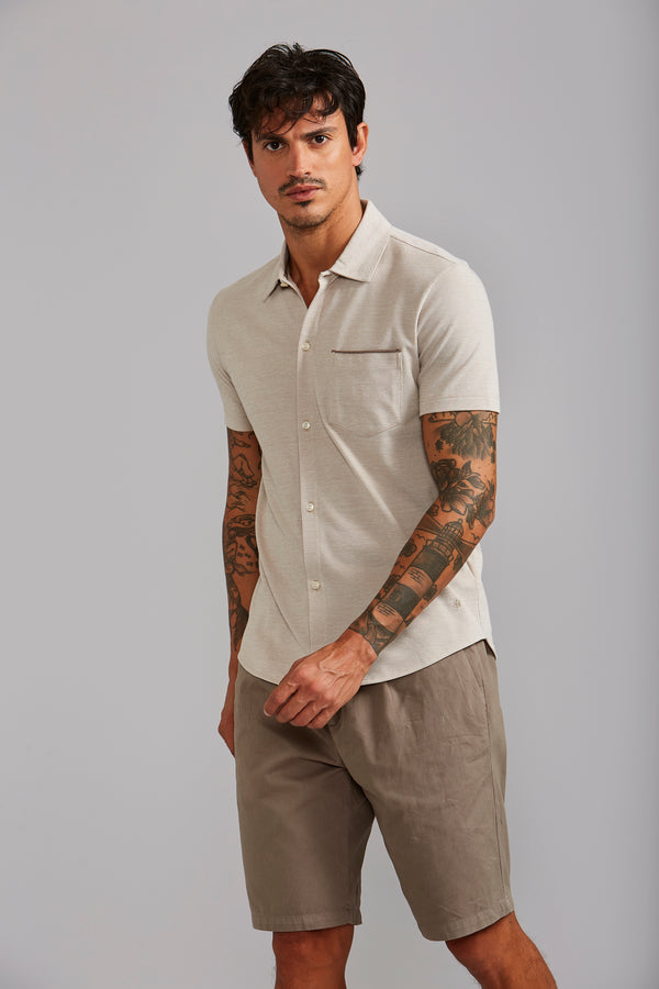 Camisa Manga Curta com Bolso Lisa Piquet Slim Fit - Marrom