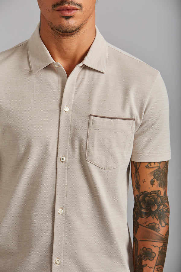 Camisa Manga Curta com Bolso Lisa Piquet Slim Fit - Marrom