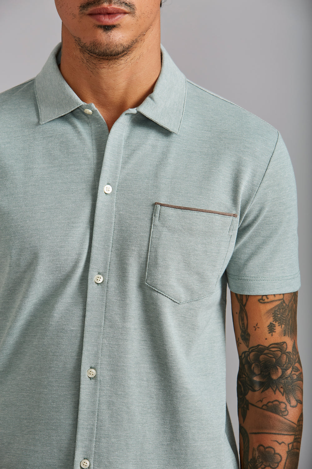 Camisa Manga Curta com Bolso Lisa Piquet Slim Fit