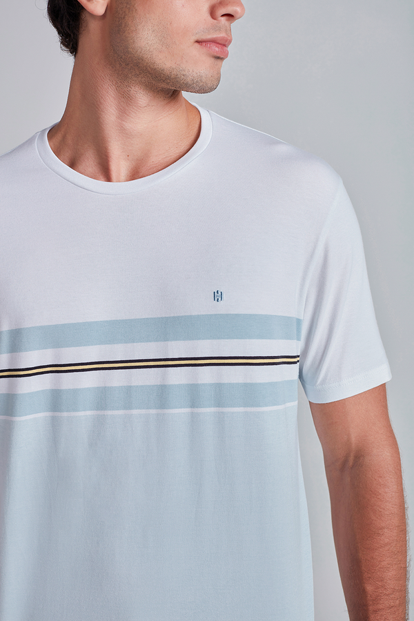 Camiseta Malha Comfort - Branco / Azul Claro