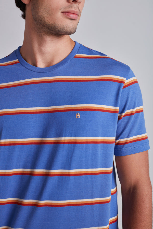 Camiseta Malha Comfort - Azul Médio / Vermelho