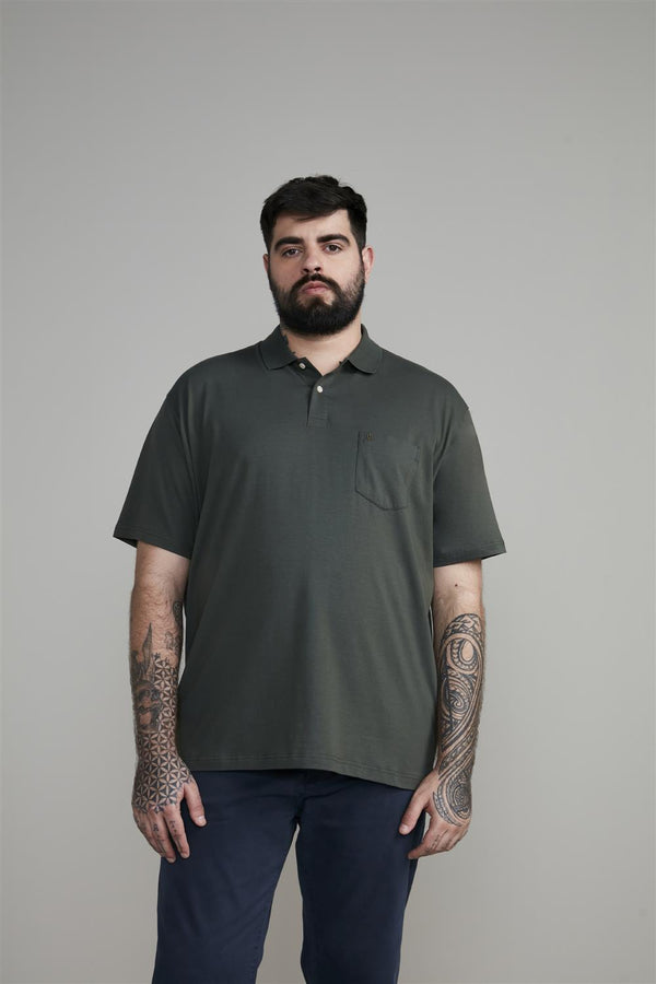 Camisa Polo Básica com Bolso Malha Premium Comfort - Verde Escuro