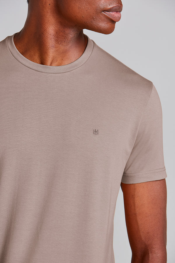 Camiseta Manga Curta Malha Básica Slim Fit - Marrom