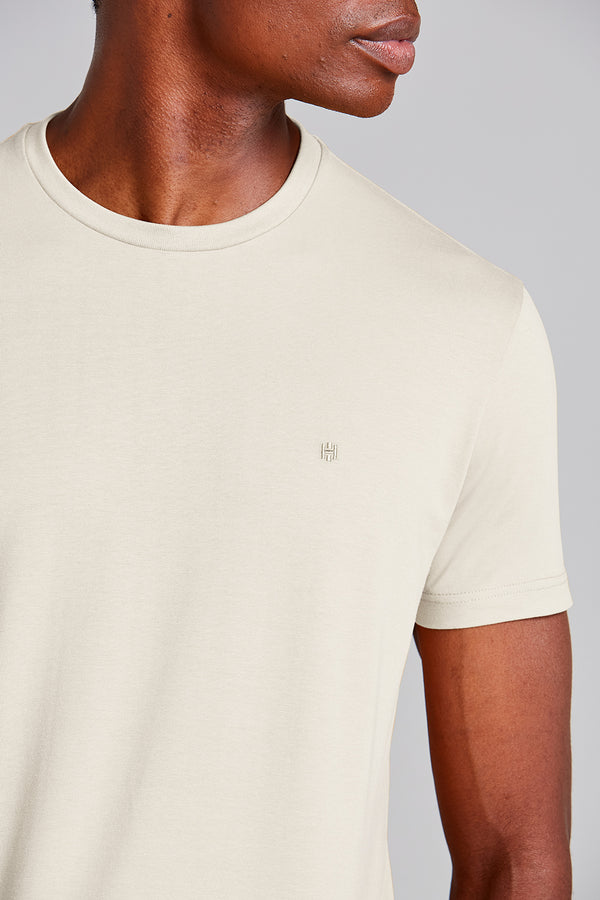 Camiseta Manga Curta Malha Básica Slim Fit - Bege