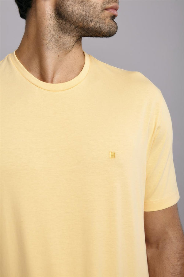 Camiseta Manga Curta Comfort Malha Básica - Amarelo